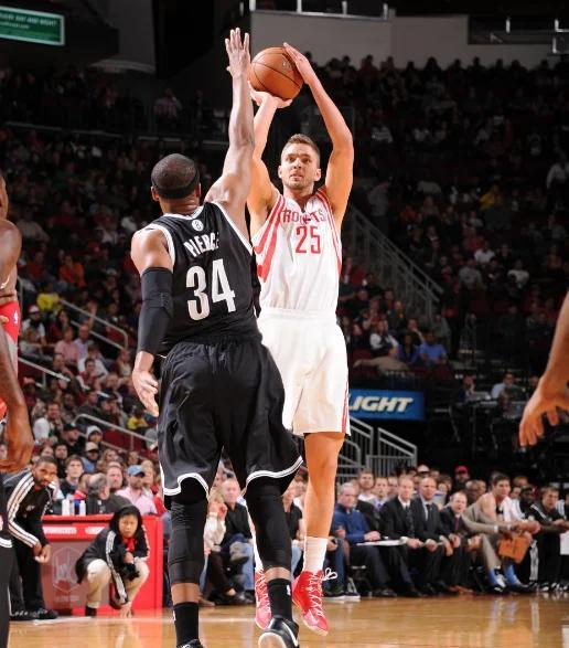 JackeyLove在篮网比赛中战术调整，刷新纪录引发热议！-九游下载安装官网