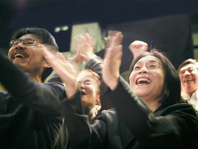 浓眉哥迎来七赛季出色发挥，法国队观众热烈欢呼！-九游游戏网