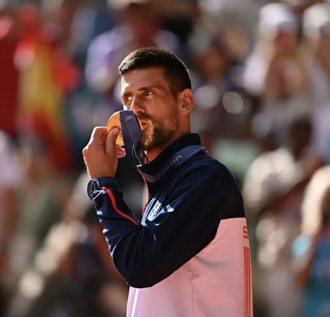 德约科维奇重返赛场，比赛局势复杂首场状态出色，G2观众沸腾！-九游游戏网