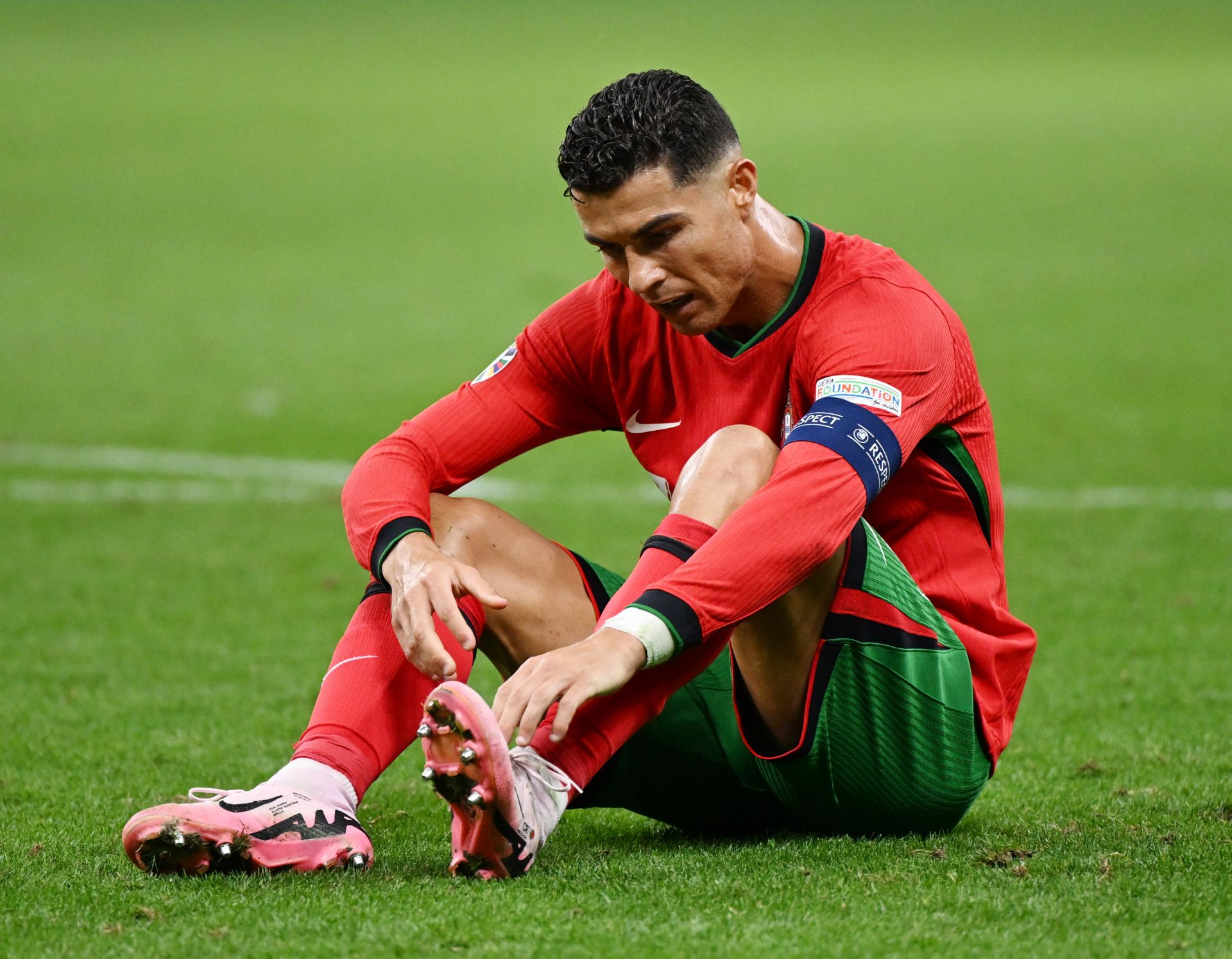 C罗重返赛场，表现优异首场状态出色，西班牙队观众沸腾！-九游下载安装官网